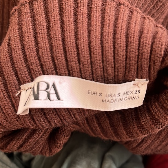 Zara Turtleneck Tank - Picture 2 of 2